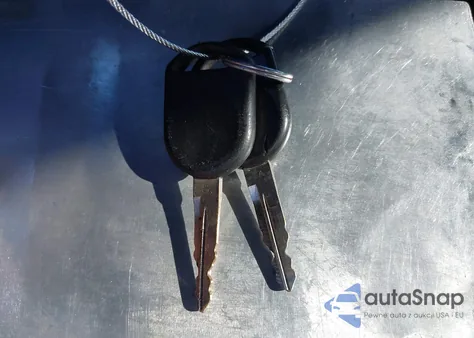 2005 Ford Mustang V6 Deluxe/V6 Premium z USA, uszkodzony, nr VIN 1ZVFT80N655174741